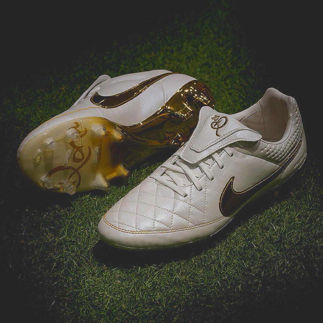 NIKE　ティエンポ限定　ロナウジーニョ