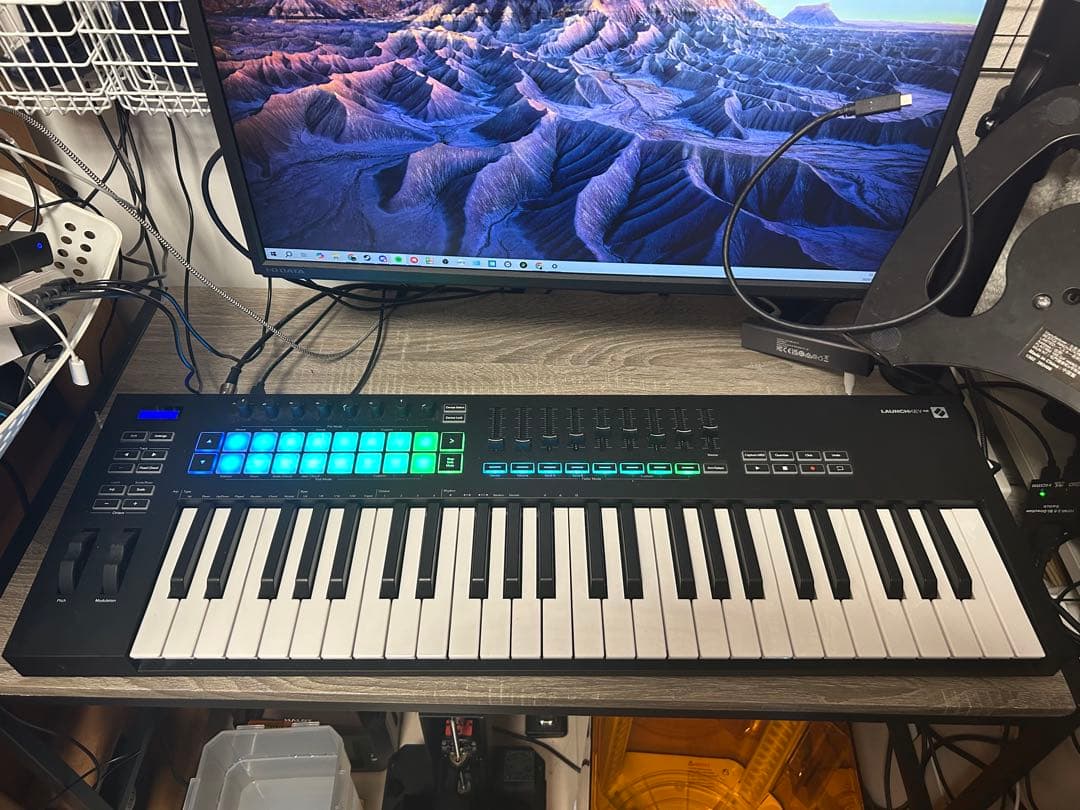 Launchkey 49 mk3【サステインペダル付き】