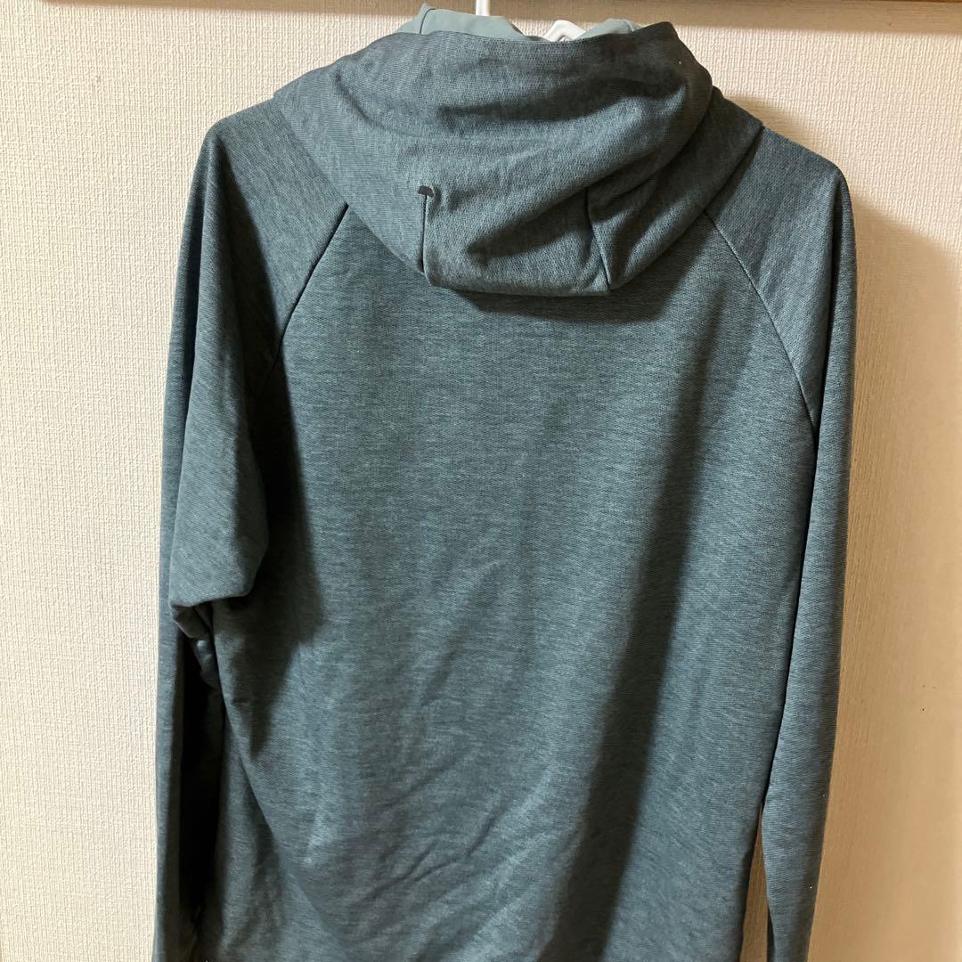 新品未使用　ON レディスパーカーXSサイズ