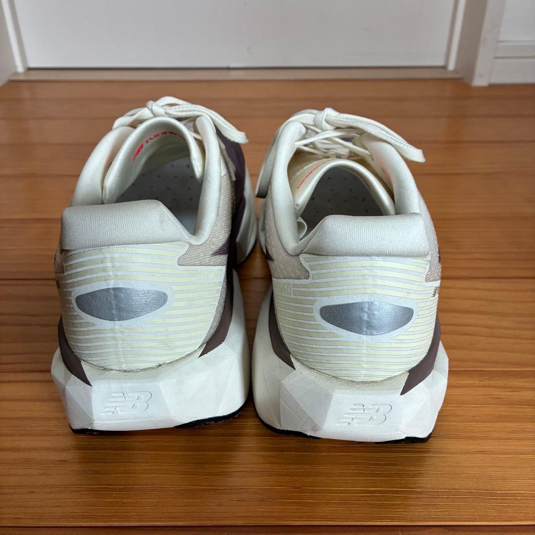 【美品】ニューバランス　フューエルセルレベルV5 28.5cm D