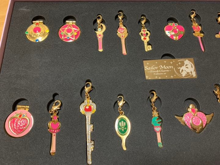 【レア】　セーラームーン　ピン　チャーム　フルムーンセット　　変身ブローチ