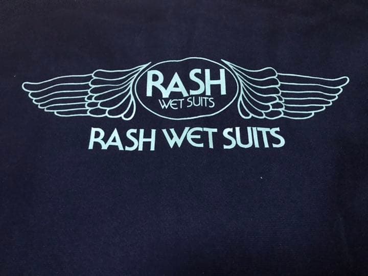 2021 RASH 羽バックフルジップパーカー