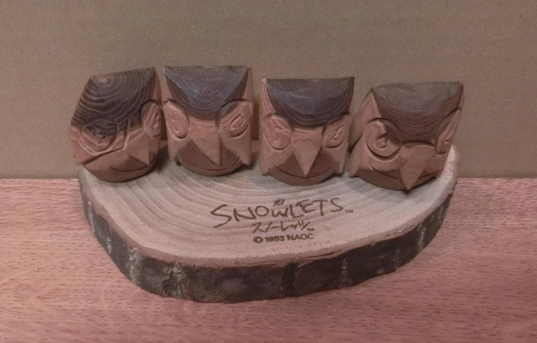 スノーレッツ 木彫り 置物