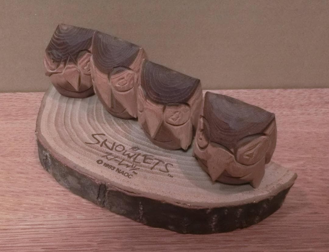 スノーレッツ 木彫り 置物