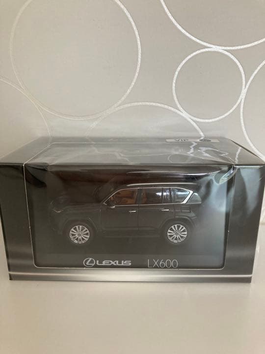 LEXUS LX600 VIP 左ハンドル　1/43スケール