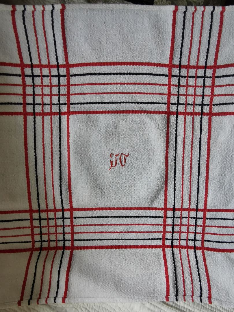 アンティークバスク織り緻密な織模様クロス 赤＆ネイビー イニシャル刺繍トーション