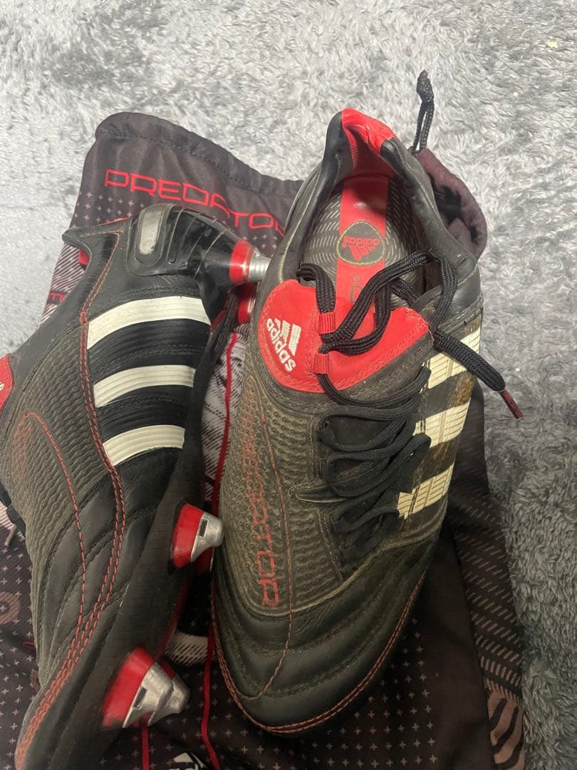 サッカースパイク　プレデター