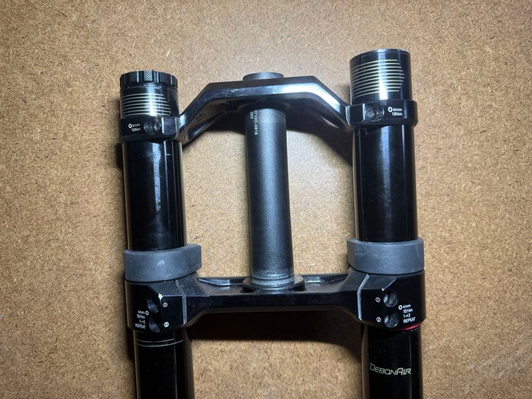 新型Rockshox Boxxer select 29インチ