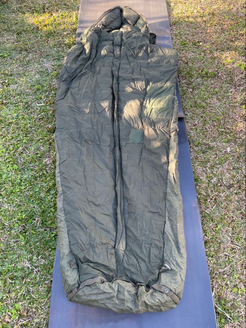 イギリス軍　羽毛スリーピングバッグ