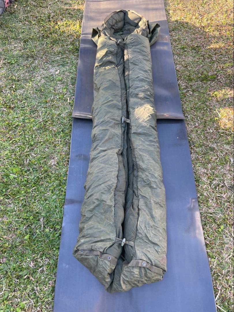 イギリス軍　羽毛スリーピングバッグ