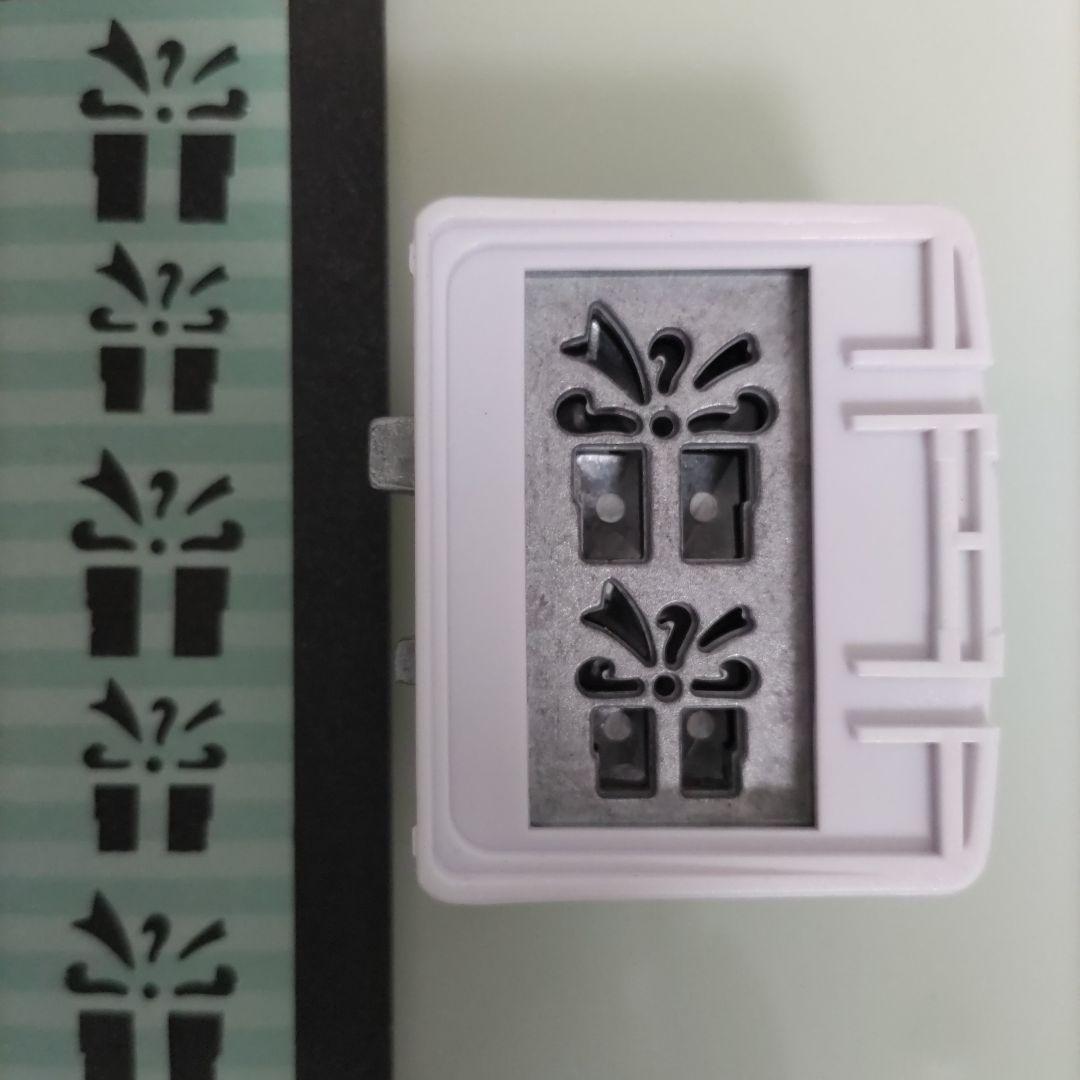 アワーメモリーズ　our memories for life　プレゼント柄パンチ