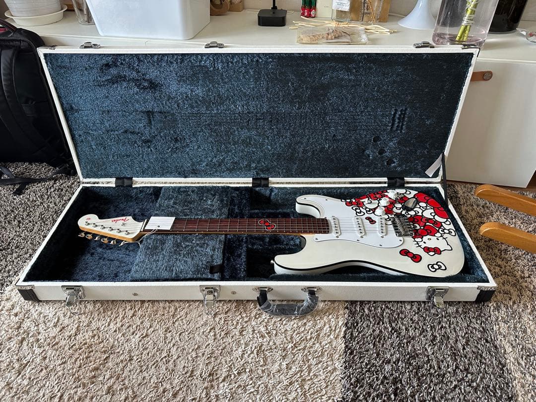 ギター Fender Hello Kitty 50th Anniversary NEW