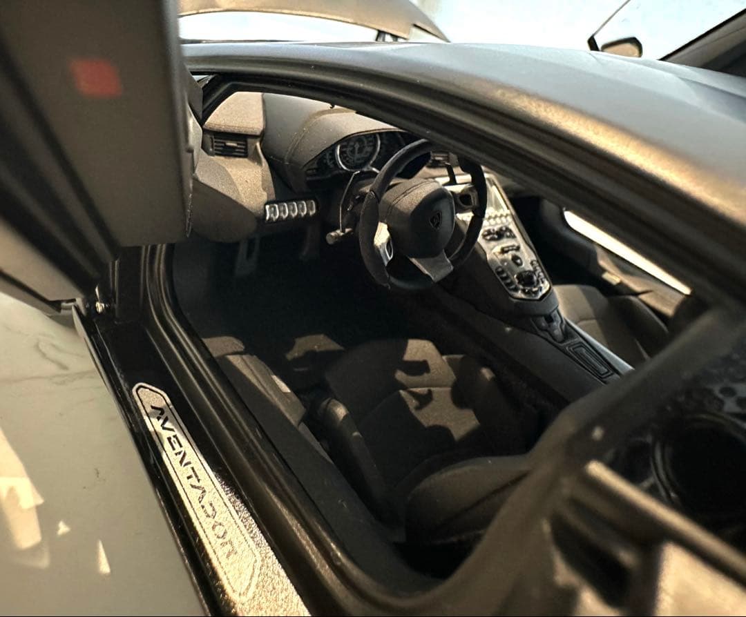 オートアートアベンタドール　LP700-4ランボルギーニ1:18 マットブラック