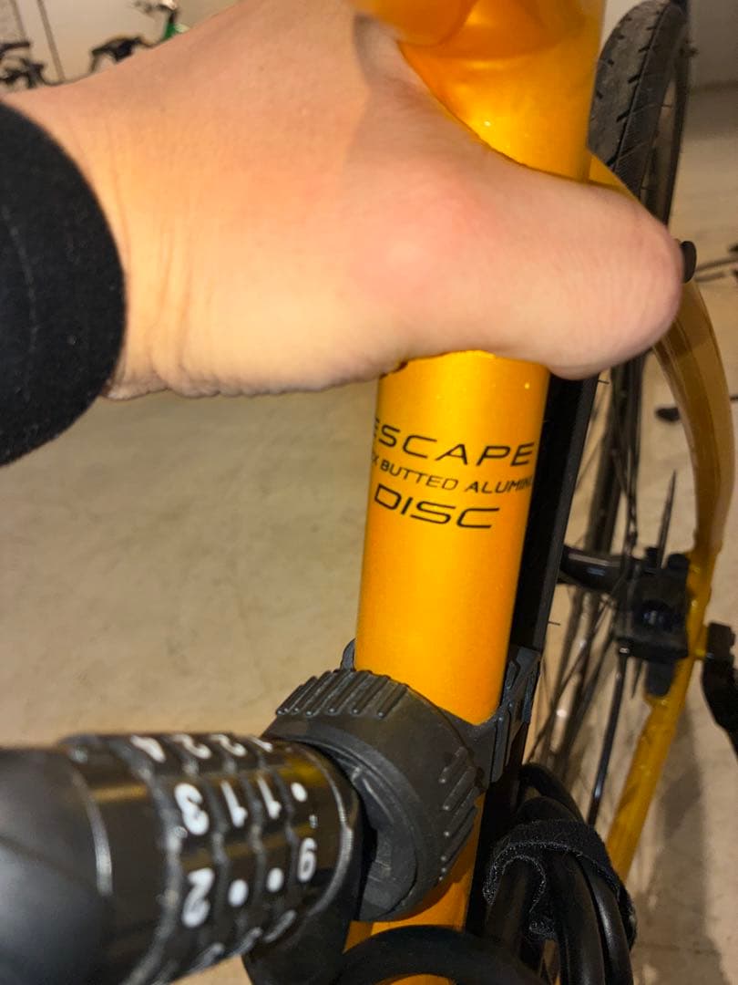 GIANT ESCAPE R3 2023年モデル　ディスクブレーキ