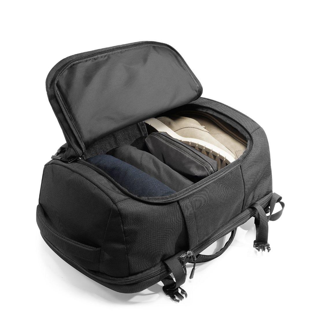 《新品》tomtoc 旅行リュック　40L 大容量　PC収納　黒