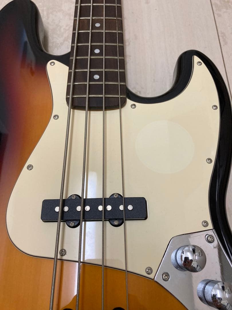 【直受けお安くします】Squie by Fender エレキベース サンバースト
