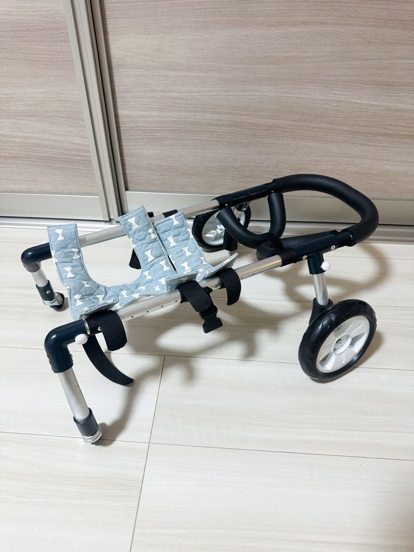 犬用車椅子　犬の歩行器　歩行サポート　犬の車いす　シニア犬　ダックス