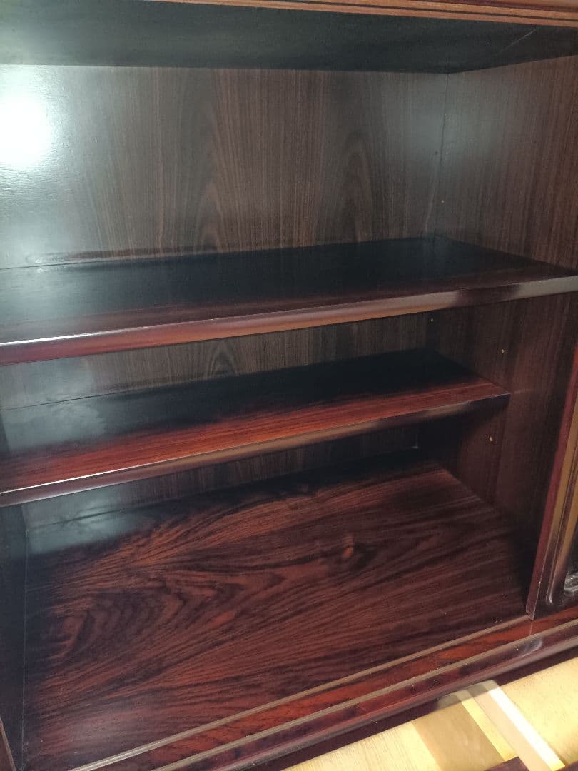 【送料込！】ダークブラウン木製茶タンス ガラス扉付き