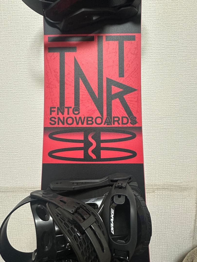 FNTC TNT スノーボード ビンディング付き