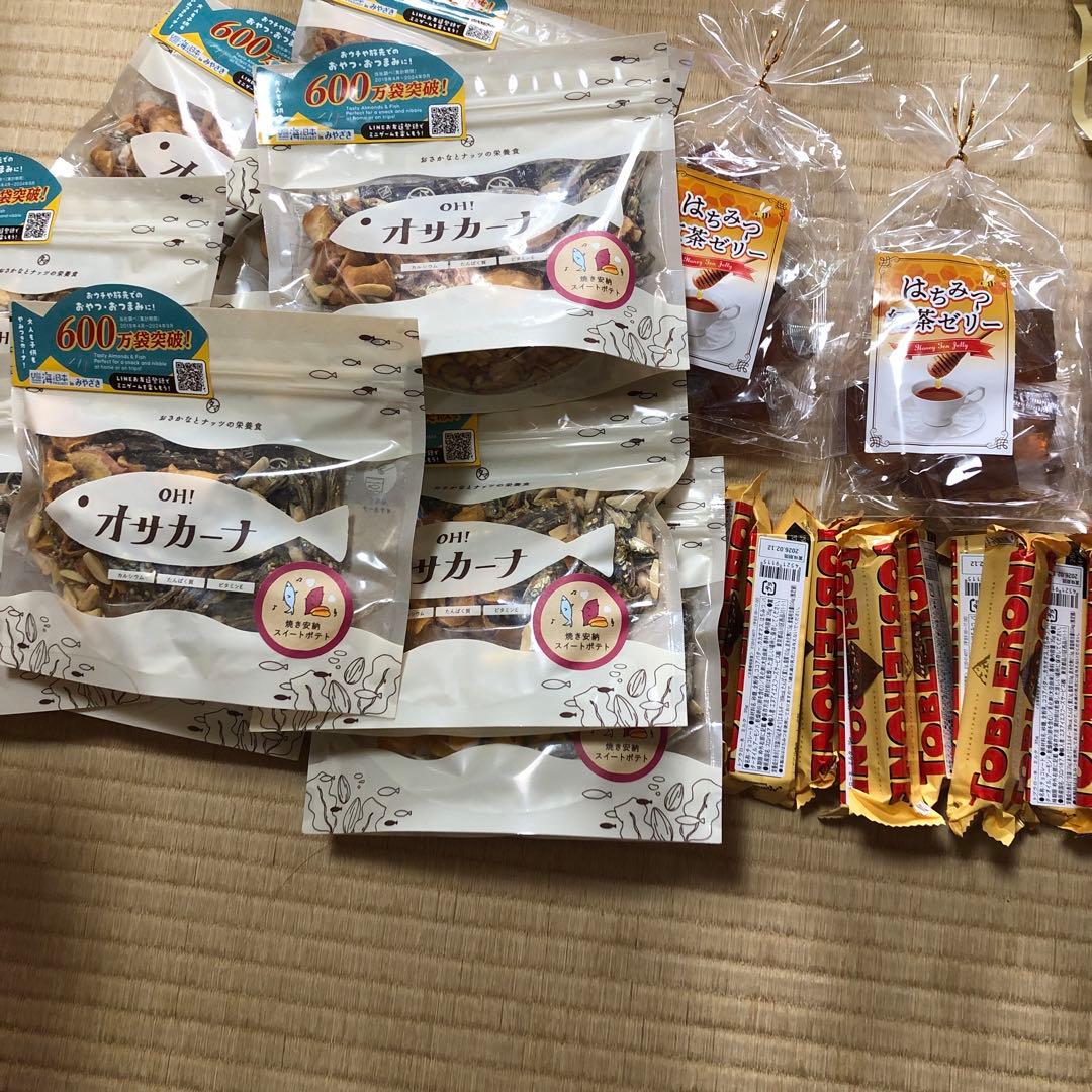 食品とお菓子詰め合わせ　ドラ猫
