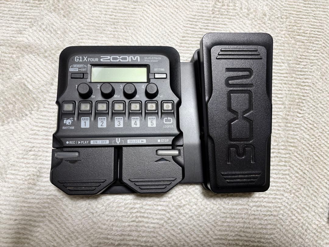 ZOOM G1X FOUR ギターエフェクター（ACアダプターなし）