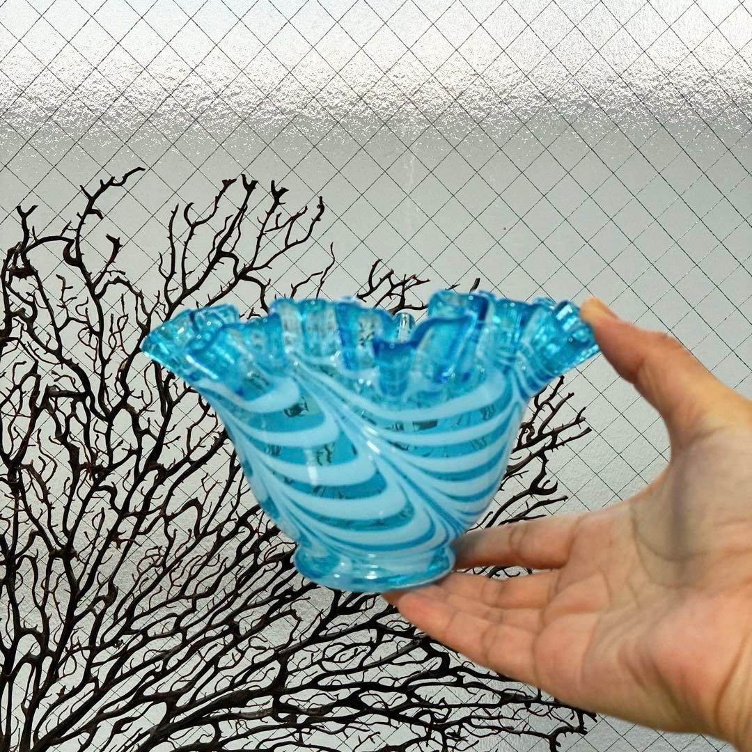 骨董　時代ガラス　希少　電笠フリル　掻き揚げ紋　　水色ガラス　菓子鉢　ウラン１客
