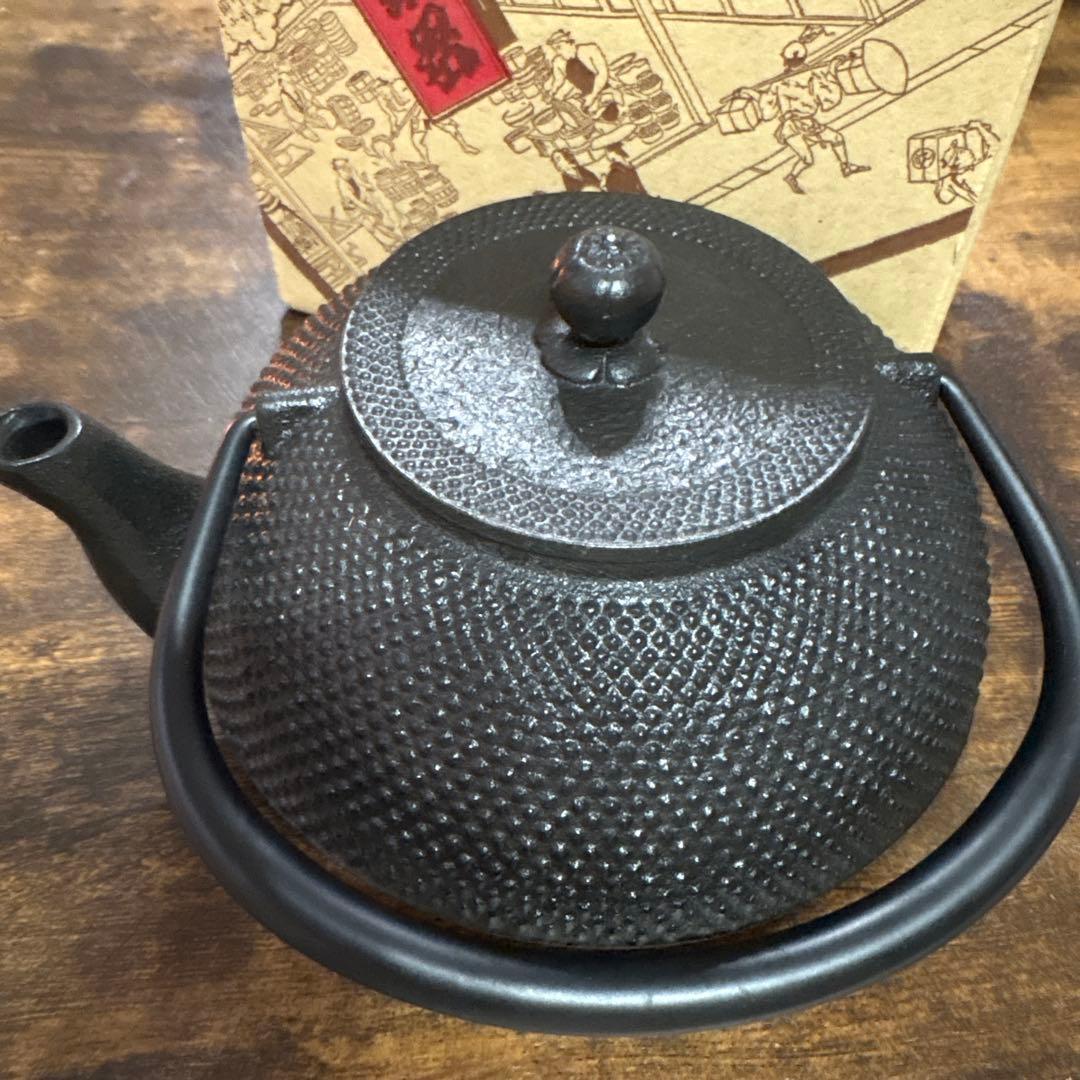 南部鉄器1.1ℓ 池永鉄工製　箱付き　鉄瓶　南部アラレ