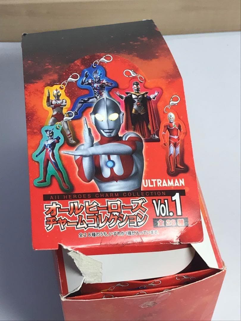 【28個セット】ウルトラマン　オールヒーローズ　チャームコレクション