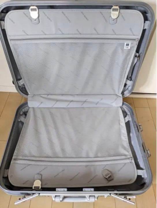 ロジェールジャパンのスーツケース TSAロック付 防水