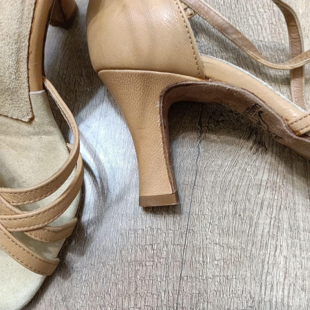 Dancing Naturals ベージュ ストラップヒール イタリア製