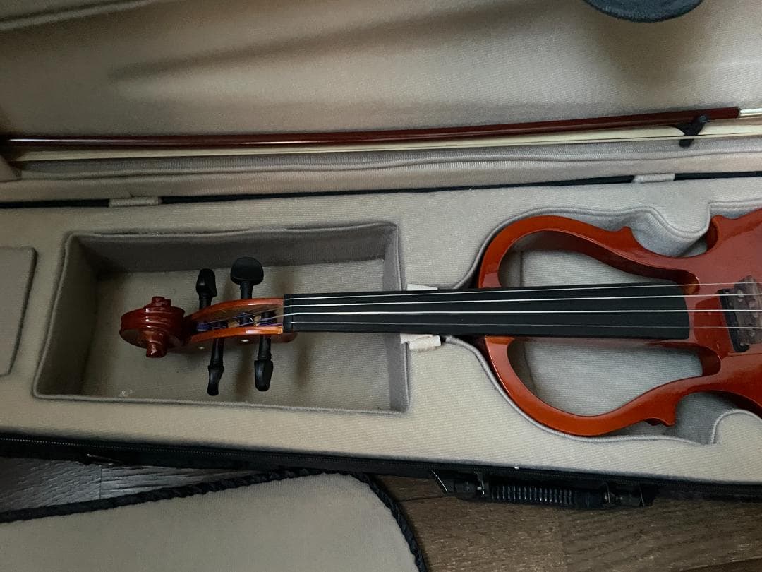 エレキバイオリン　４／４サイズ