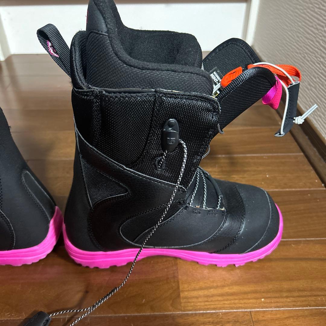 Burtonのスノーボードブーツ 黒/ピンク 女性用