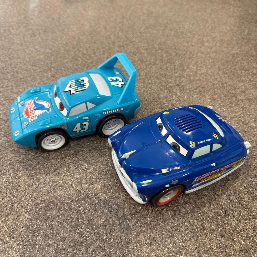 キング　ドック・ハドソン　ディズニー カーズ ミニカー 2台セット　しゃべる走る