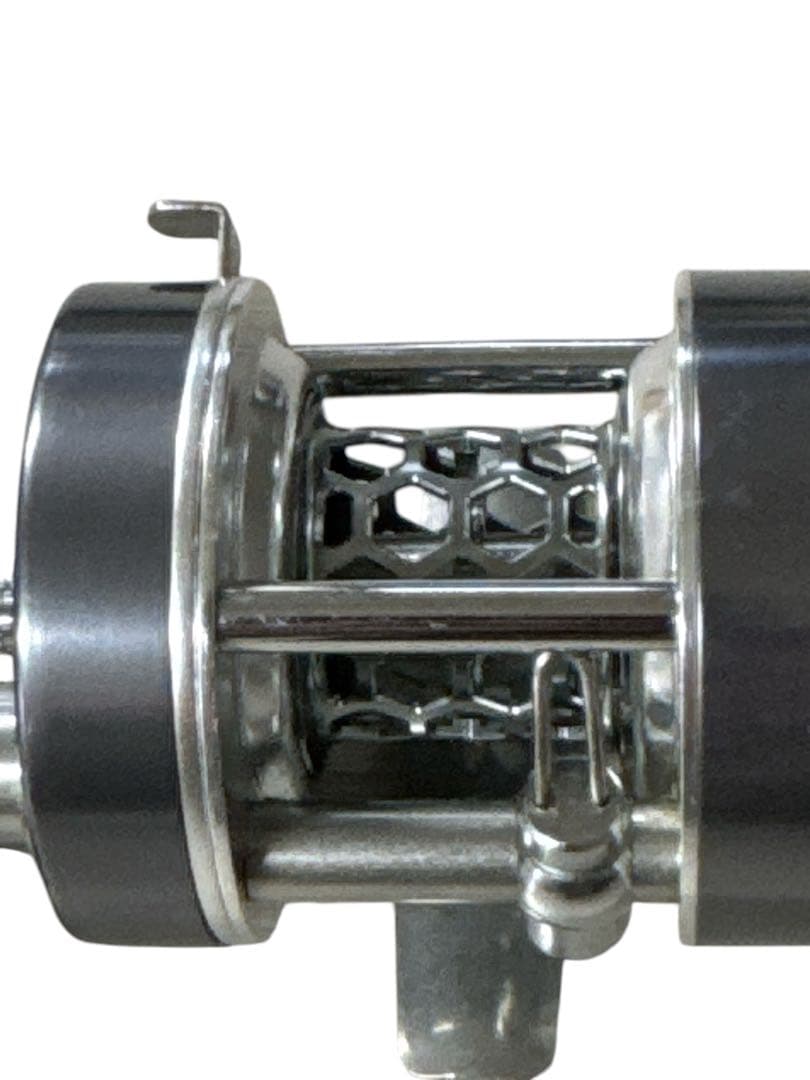 美品　W300 PEBBLE NO.300ベイトリール