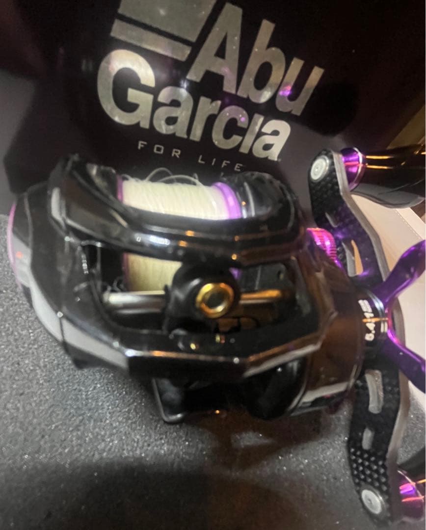 Abu Garcia EXD ベイトリール 5.4:1 黒/紫