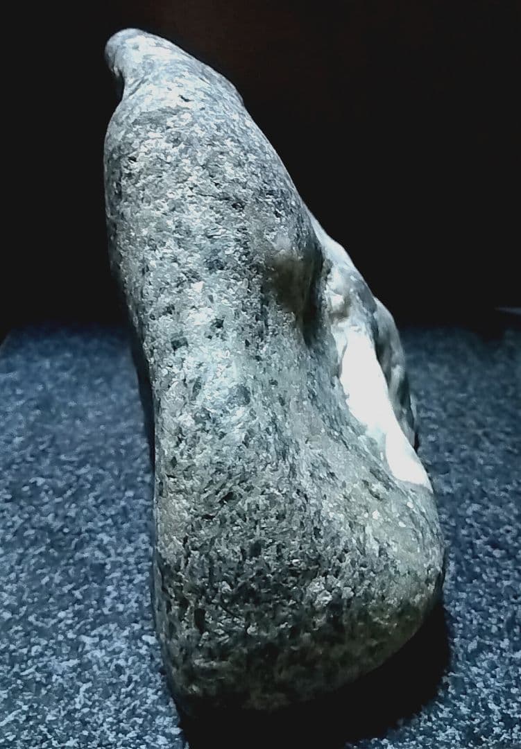 ★翡翠原石★糸魚川硬玉【小滝・川ズレ・ウブ2.7kg】