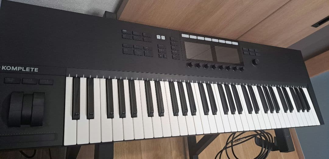 KOMPLETE KONTROL s61 mk2 midiキーボード