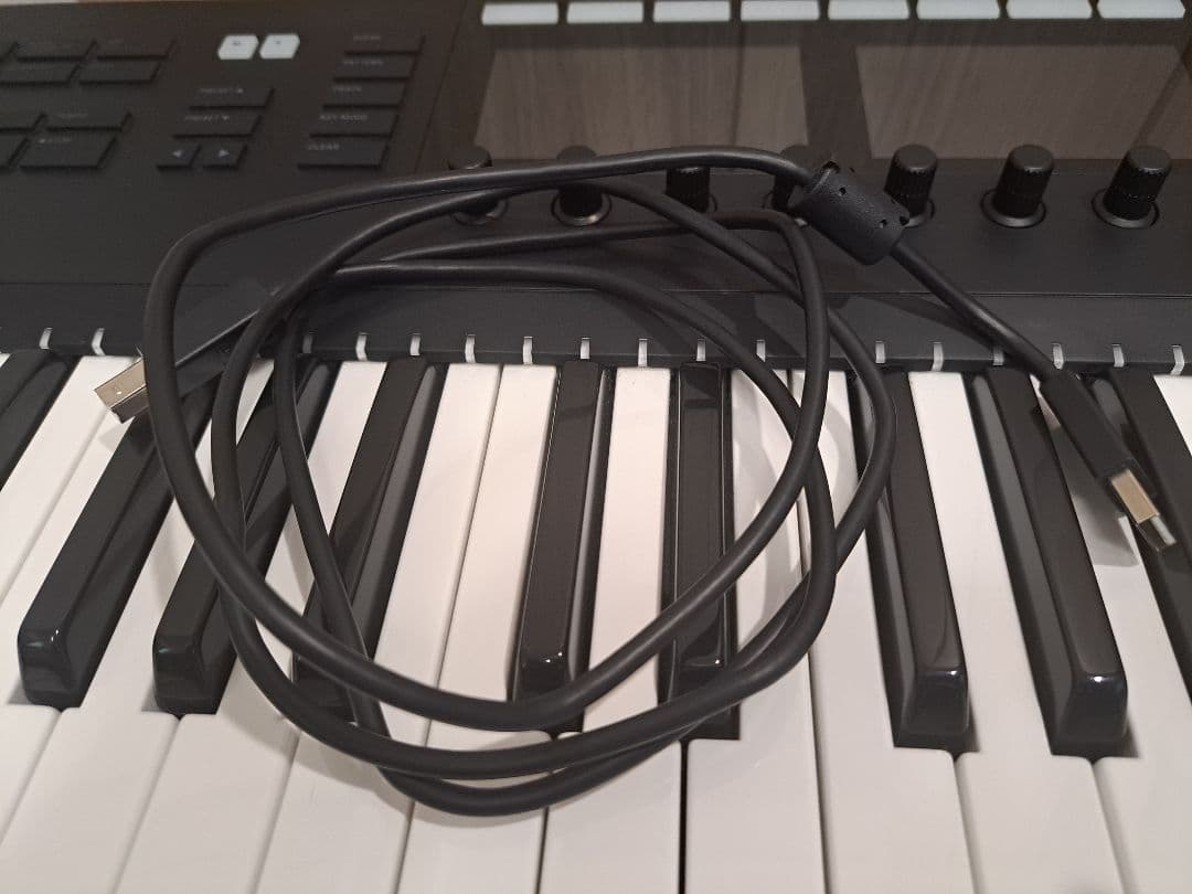 KOMPLETE KONTROL s61 mk2 midiキーボード