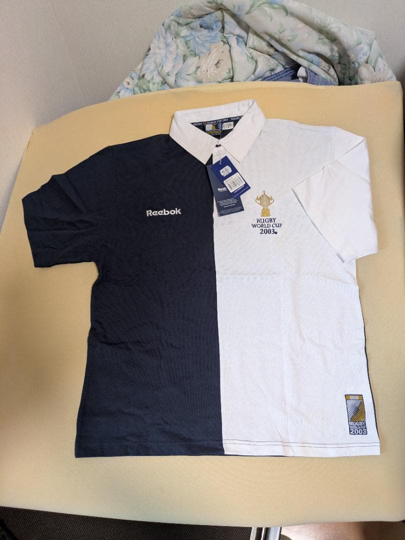 2003年のラグビーワールドカップ記念のポロシャツとマフラー