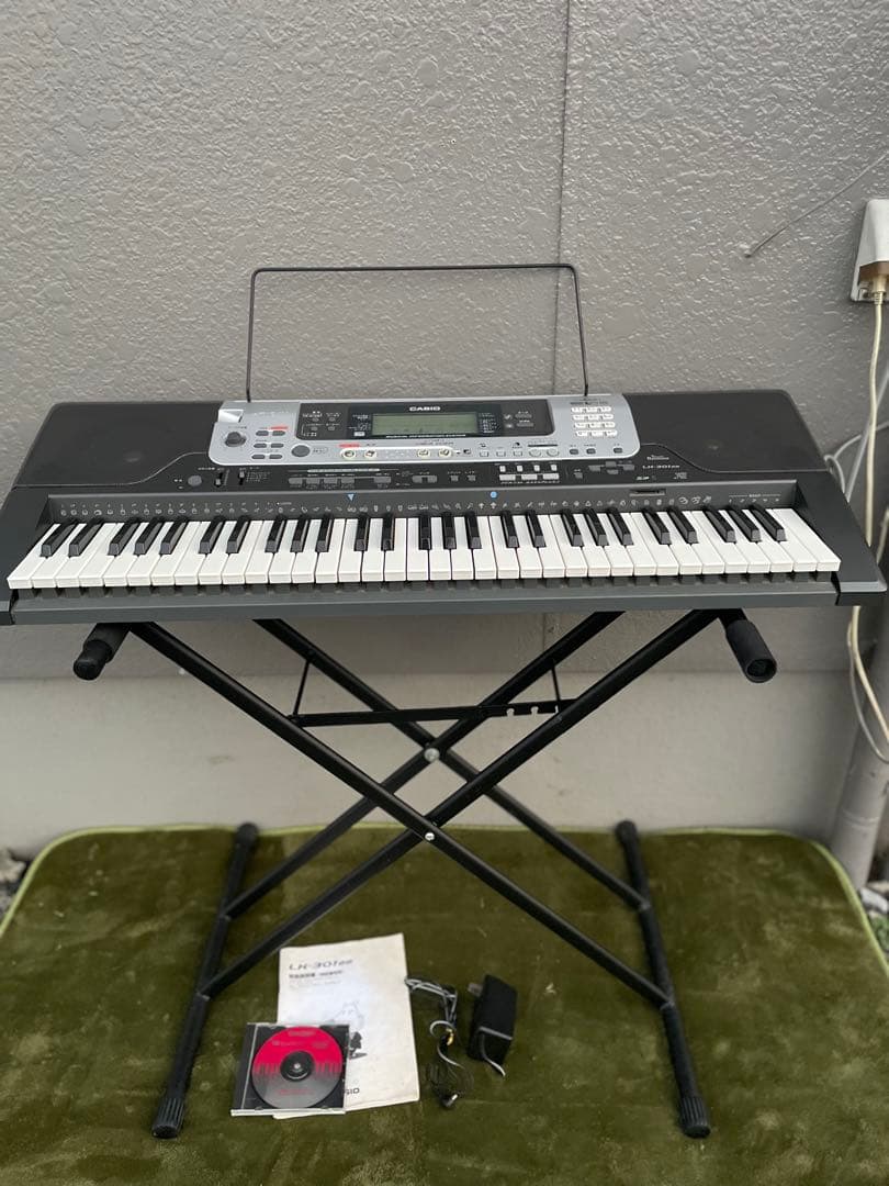 CASIO ｌＫ-301 BB キーボード　61鍵盤　スタンド付き