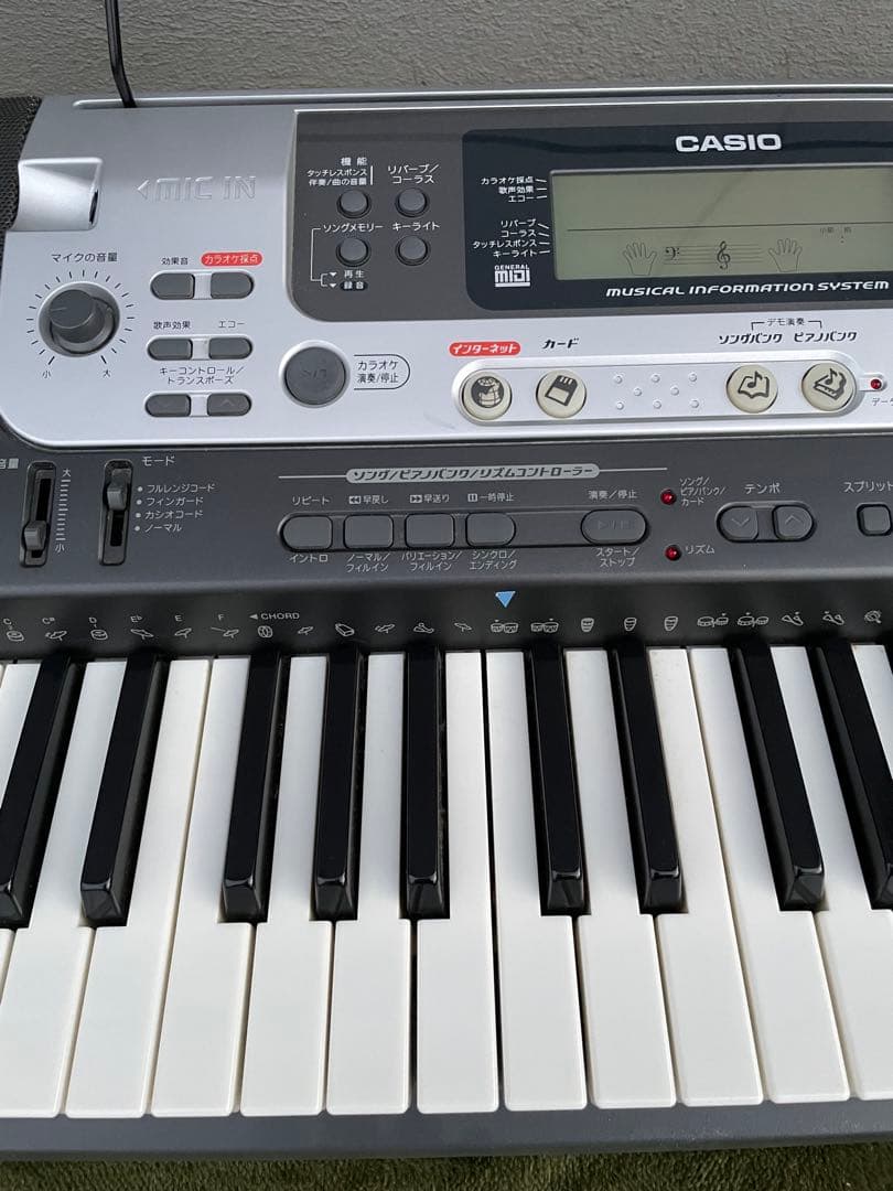 CASIO ｌＫ-301 BB キーボード　61鍵盤　スタンド付き