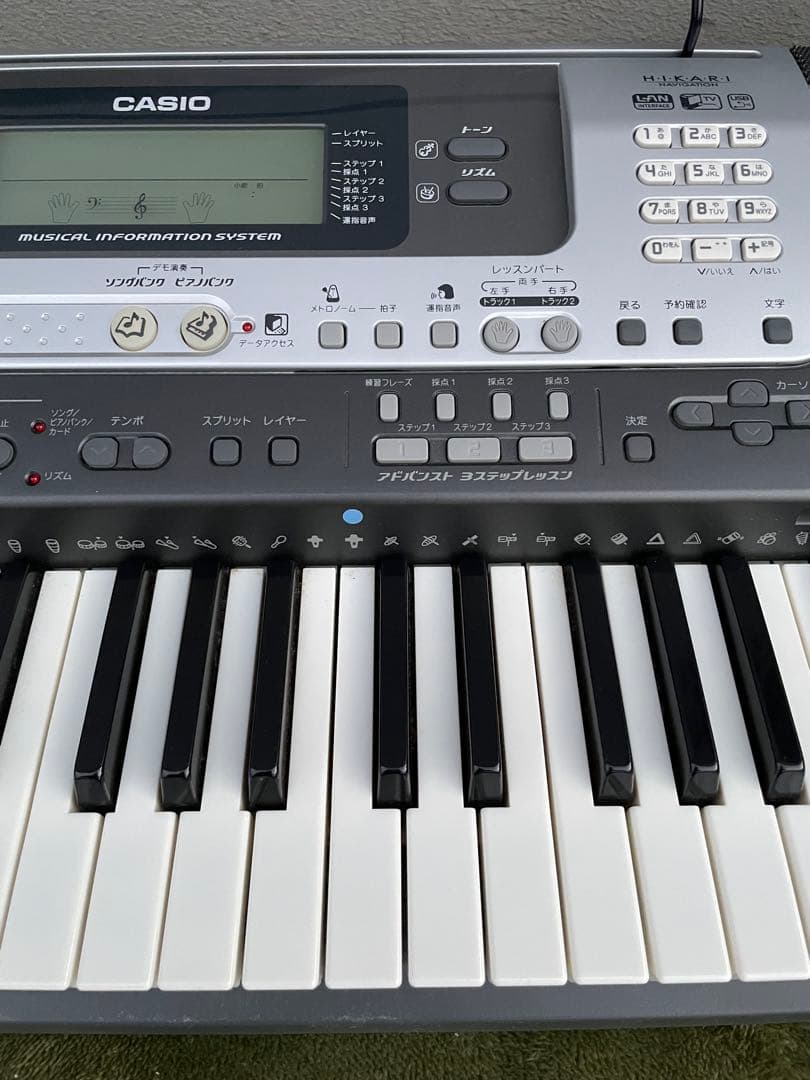 CASIO ｌＫ-301 BB キーボード　61鍵盤　スタンド付き