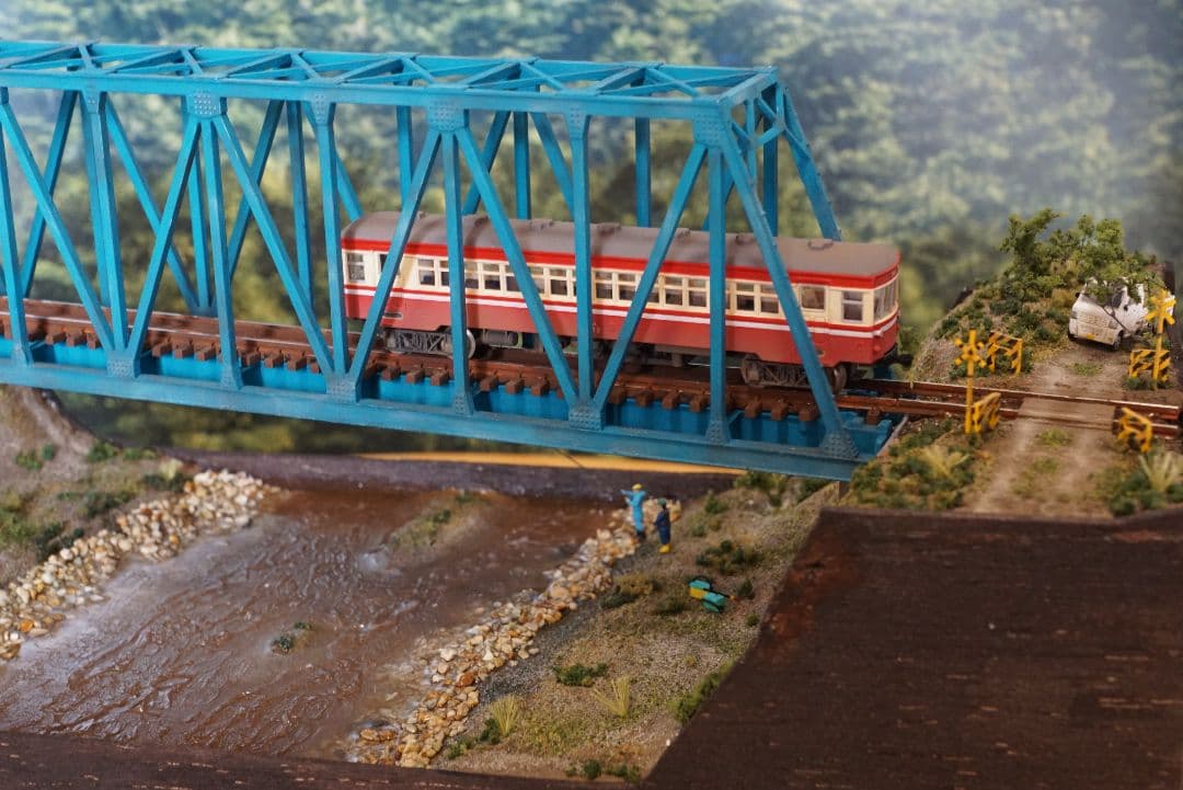 Nゲージ鉄道模型ジオラマ　トラス橋を渡る地方ローカル線