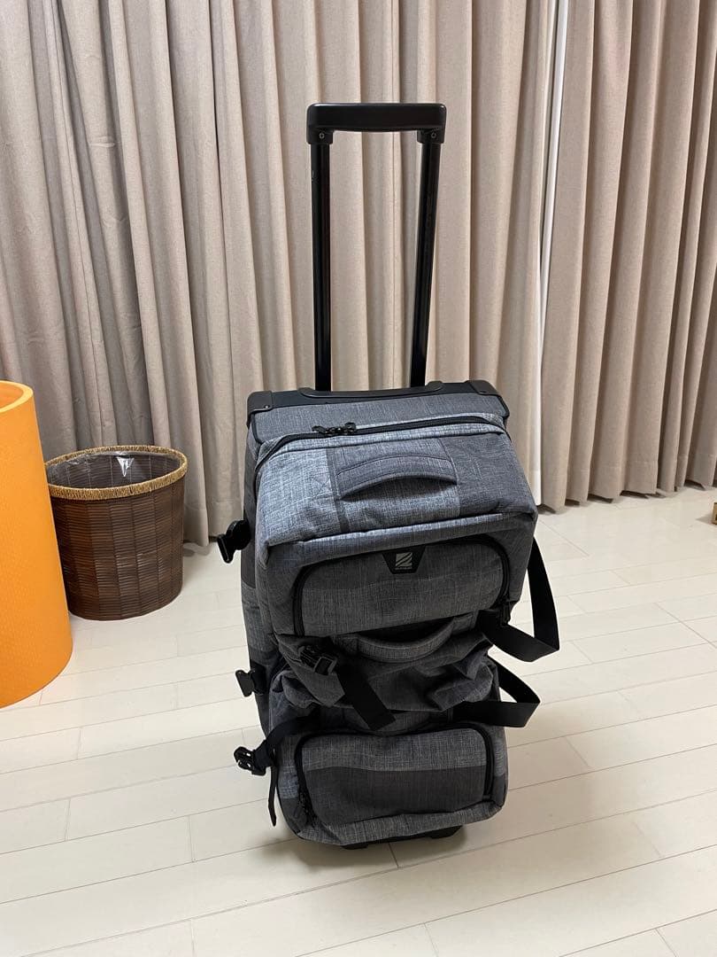 DAKINE グレー キャリーバッグ 大容量