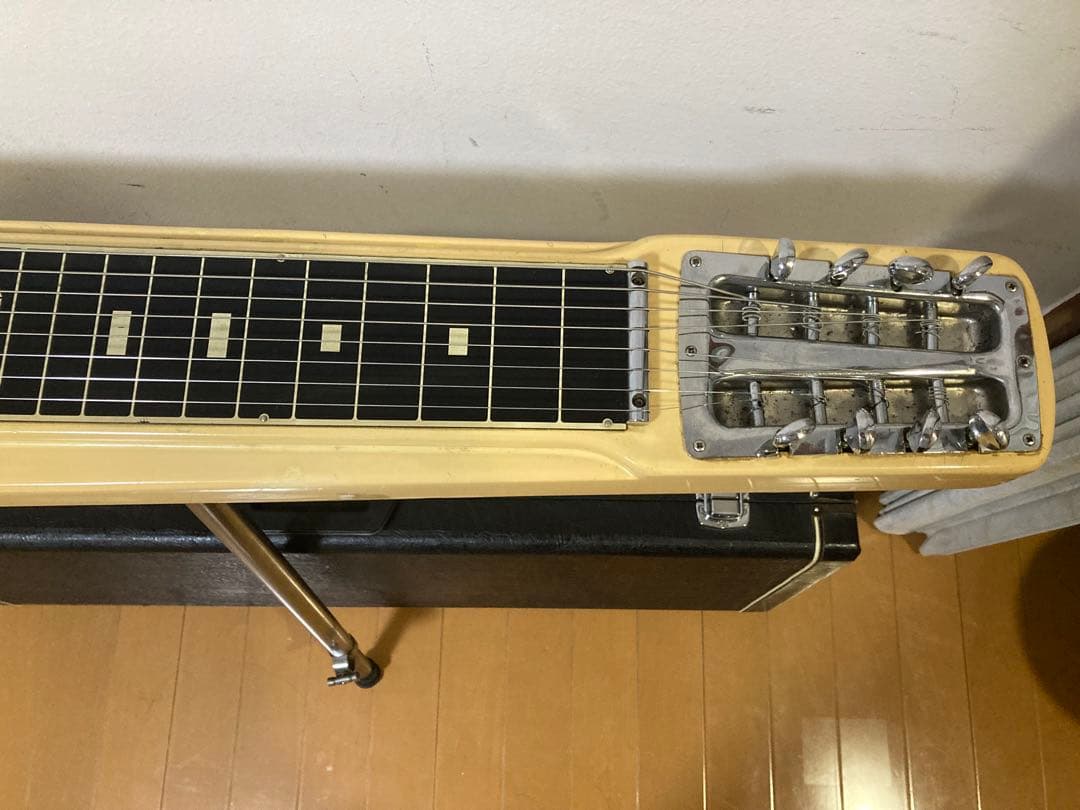 Guyatone グヤ8弦スチールギター　スタンド、ケース付