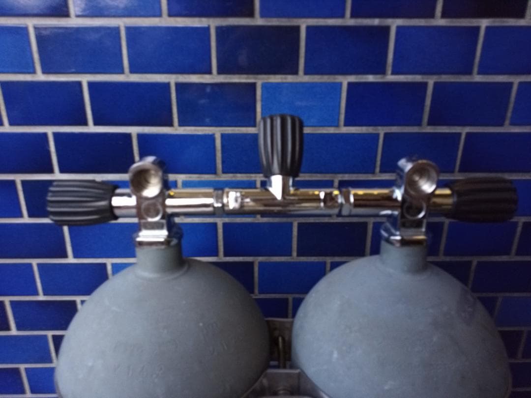 スキューバダイビング　メタリコン　ダブルタンク１４L x2　耐圧2026/6まで