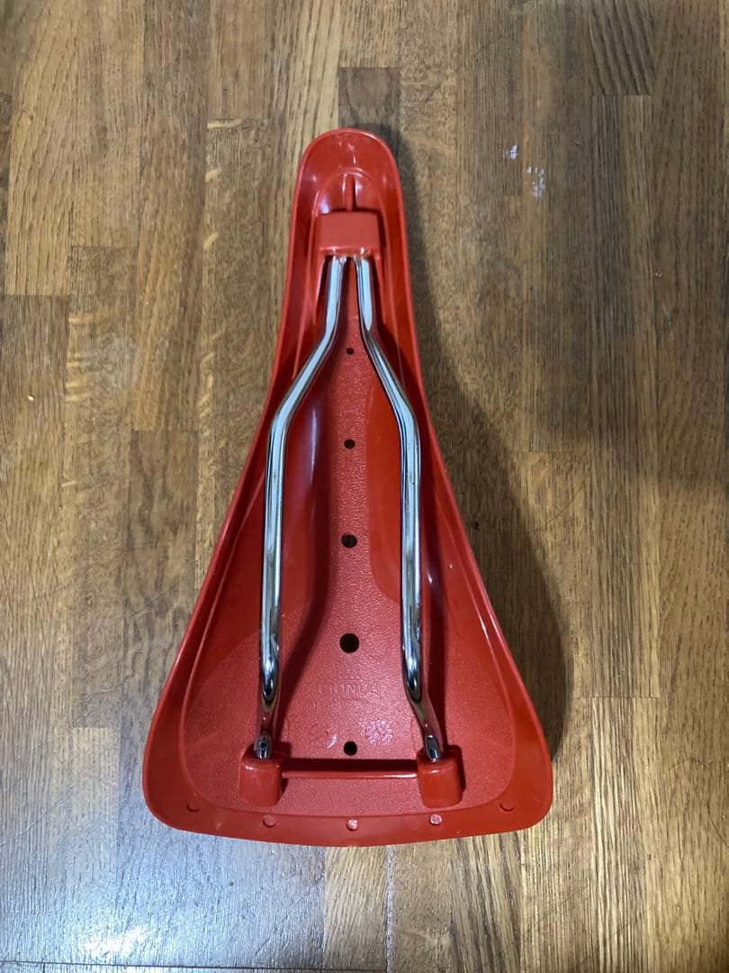 希少 未使用 kuwahara クワハラ プラ サドル レッドAERO エアロ