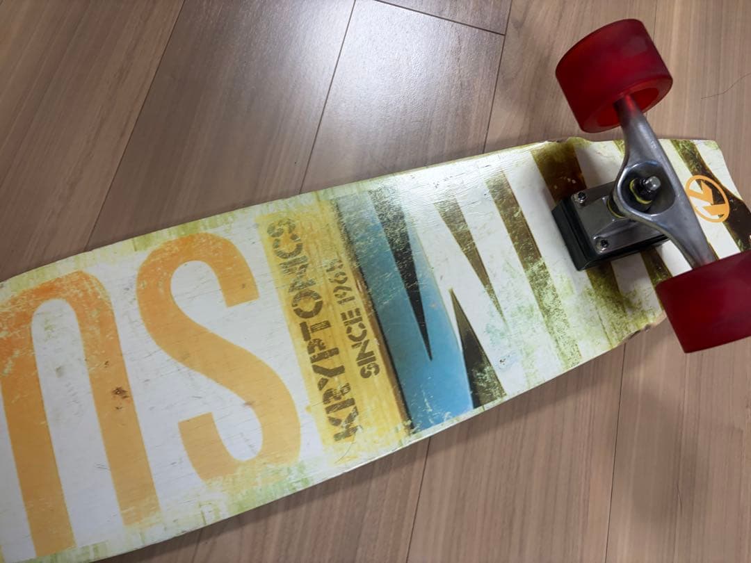 ★送料無料★お洒落　クリプトニクス　サーフスケートボード　陸トレ