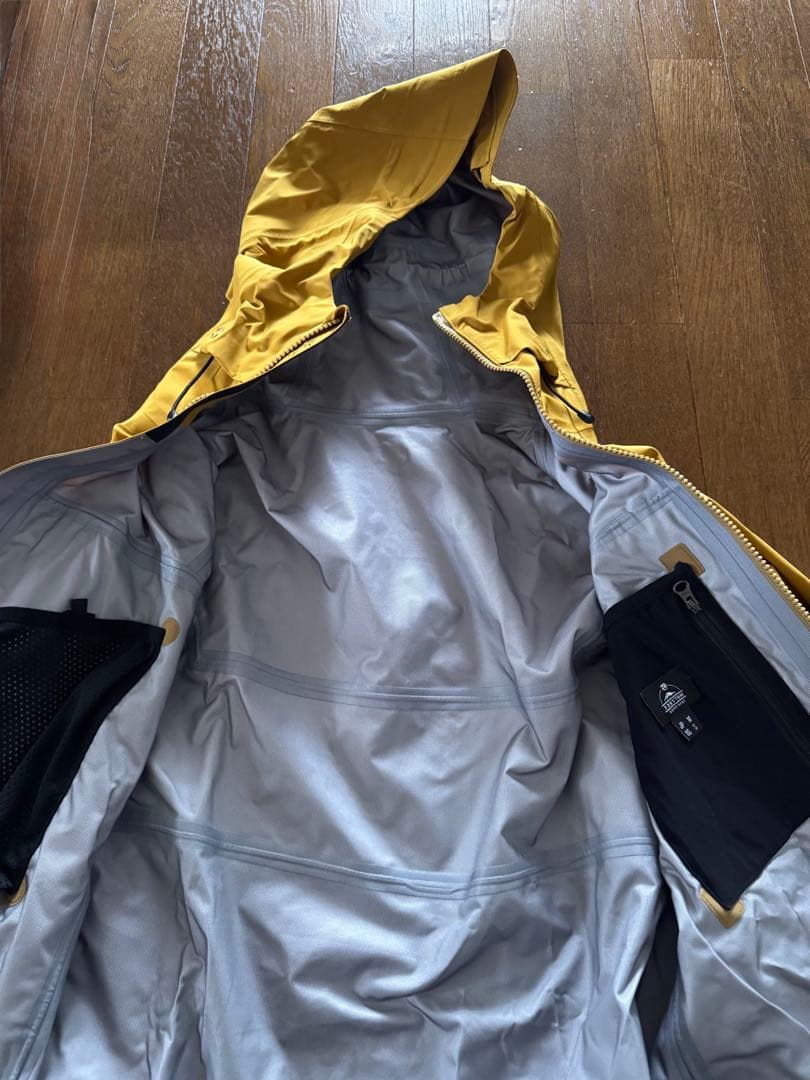 P.RHYTHM プリズムアウターウェア　Mサイズ