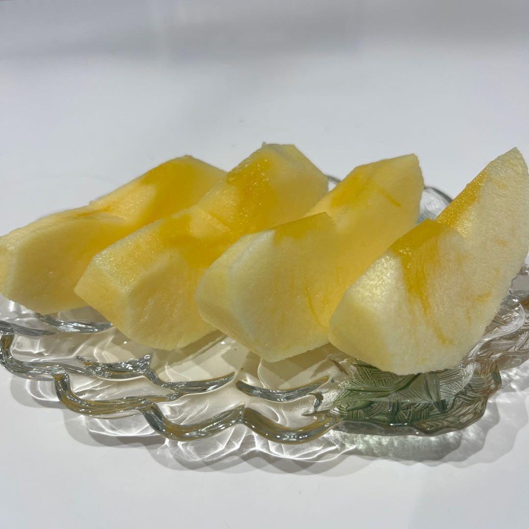 山形県産サンふじ 贈答用　3キロフルーツキャップ１２玉×3箱